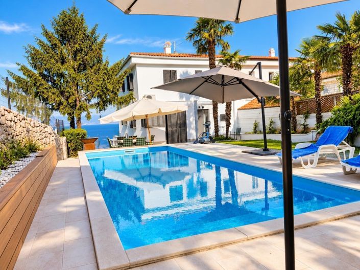 Image No.2-5 Bed Property for sale