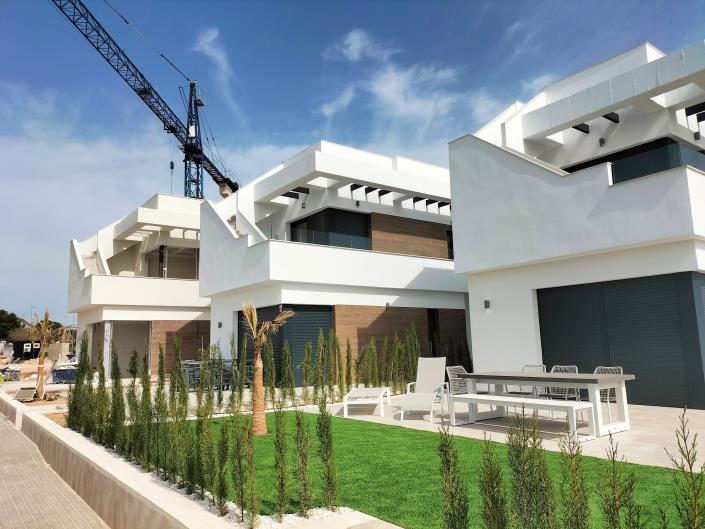 Image No.1-3 Bed Villa / Detached for sale