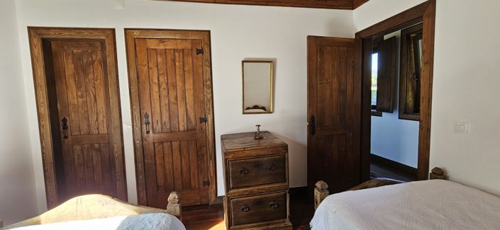 Image No.10-9 Bed Country House for sale