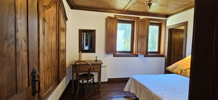 Image No.11-9 Bed Country House for sale