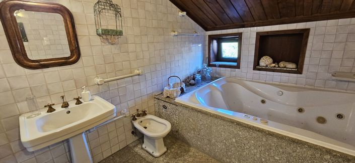 Image No.18-9 Bed Country House for sale