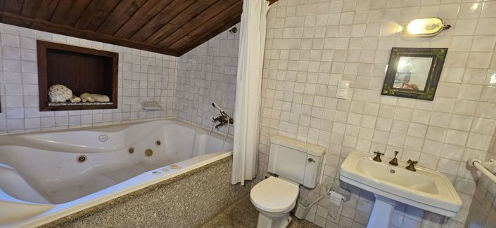 Image No.19-9 Bed Country House for sale