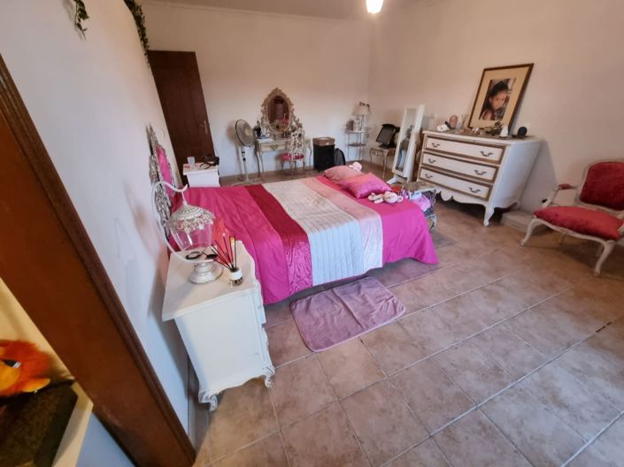 Image No.17-6 Bed House for sale