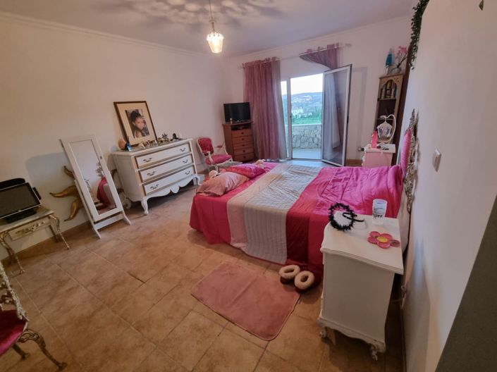 Image No.18-6 Bed House for sale