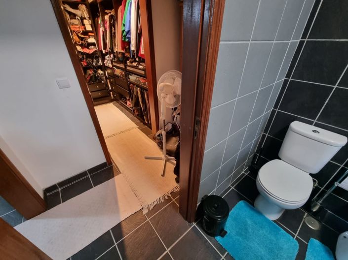 Image No.20-6 Bed House for sale