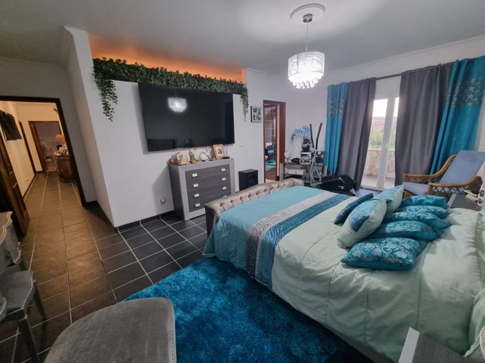 Image No.9-6 Bed House for sale