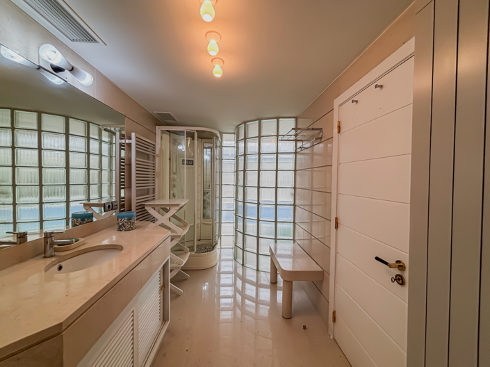 Image No.27-7 Bed House for sale