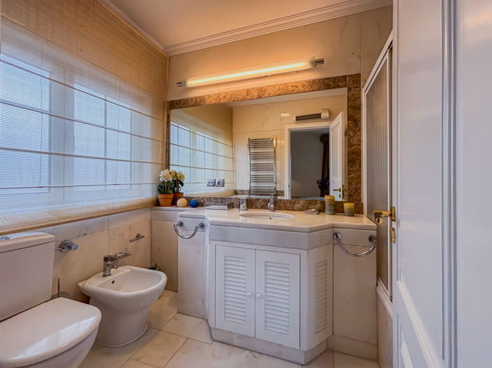 Image No.28-7 Bed House for sale