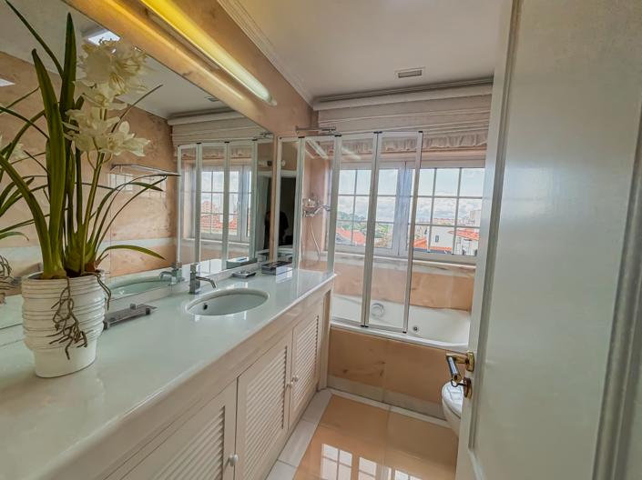 Image No.29-7 Bed House for sale