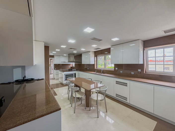 Image No.6-7 Bed House for sale