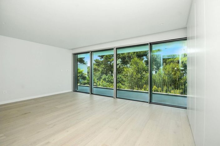 Image No.15-4 Bed House for sale