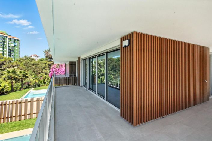 Image No.8-4 Bed House for sale