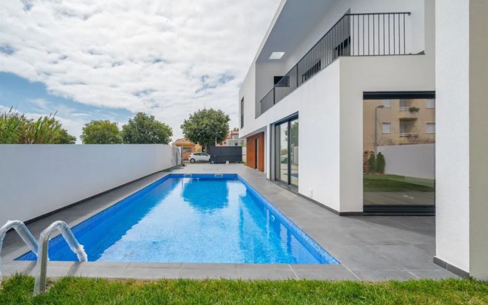 Image No.1-3 Bed House for sale