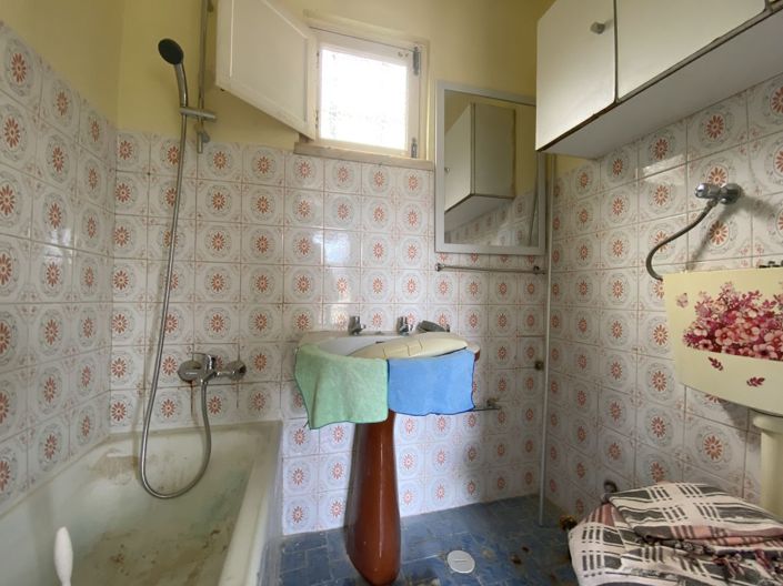 Image No.13-2 Bed House for sale