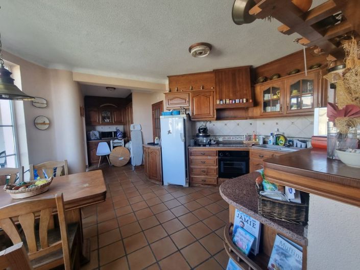 Image No.10-6 Bed House for sale