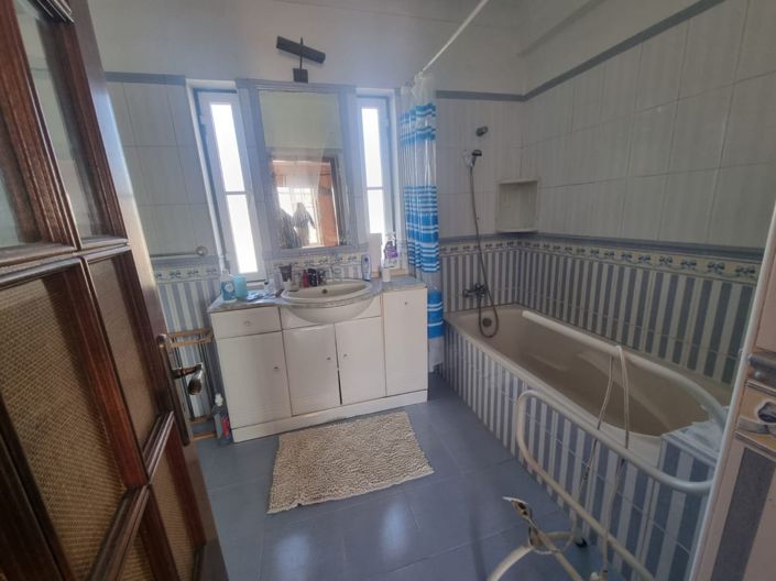 Image No.16-6 Bed House for sale