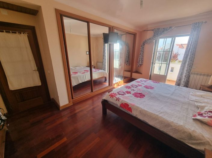 Image No.20-6 Bed House for sale