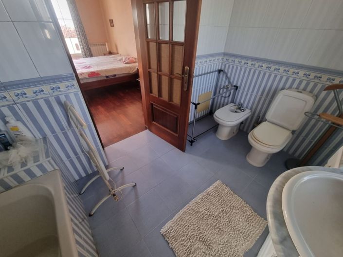 Image No.21-6 Bed House for sale