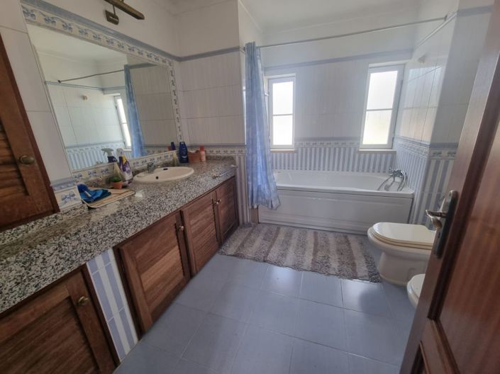 Image No.23-6 Bed House for sale