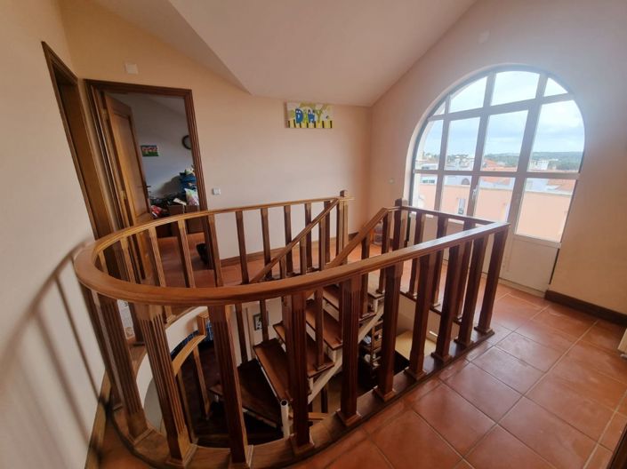 Image No.34-6 Bed House for sale