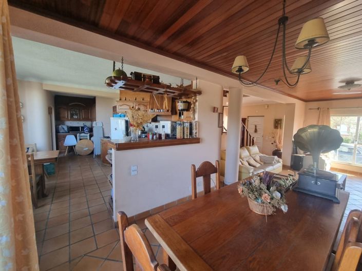 Image No.9-6 Bed House for sale