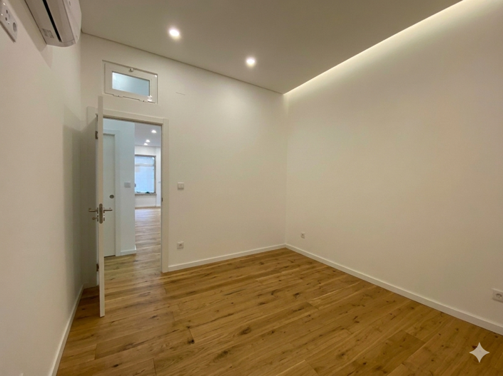 Image No.19-4 Bed Apartment for sale