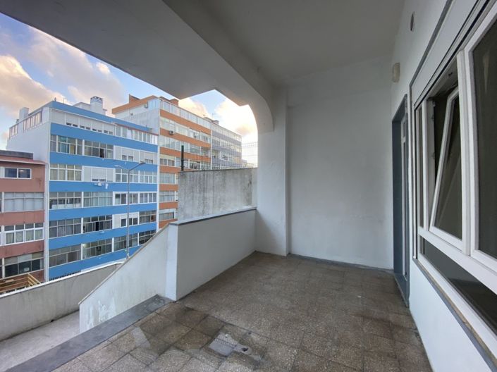Image No.19-4 Bed Apartment for sale