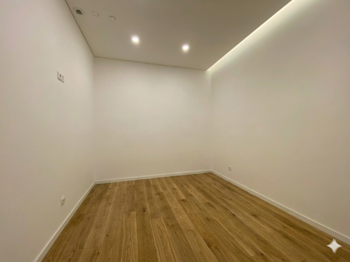 Image No.21-4 Bed Apartment for sale