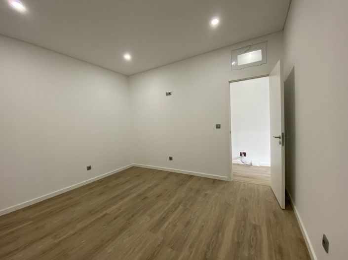 Image No.8-4 Bed Apartment for sale