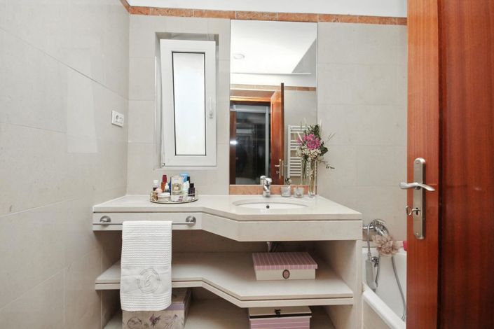 Image No.9-3 Bed House for sale