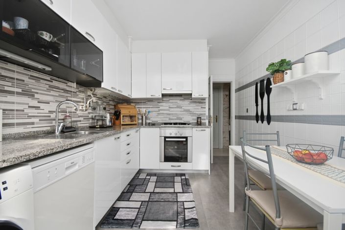 Image No.17-2 Bed Apartment for sale