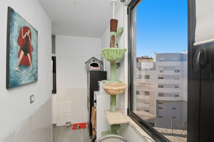 Image No.20-2 Bed Apartment for sale