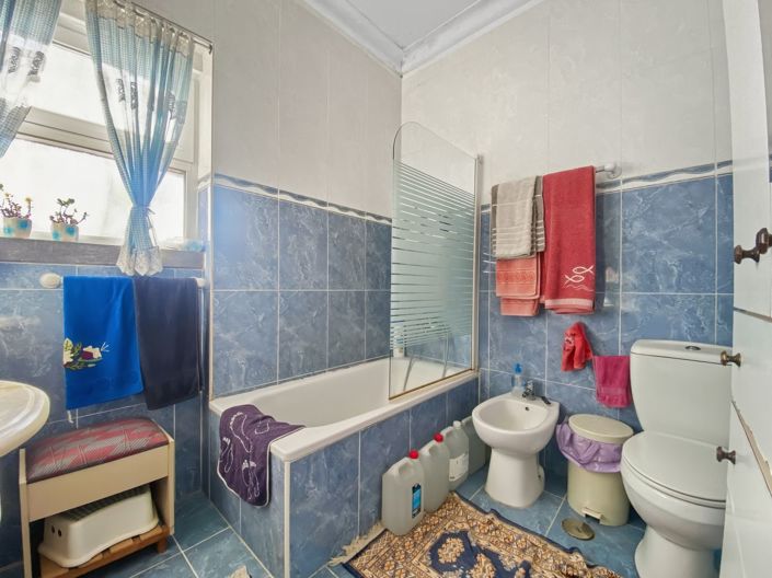 Image No.17-5 Bed House for sale