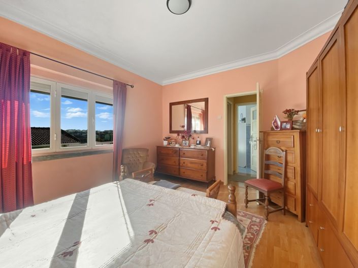 Image No.18-5 Bed House for sale