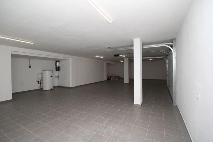 Image No.16-4 Bed House for sale