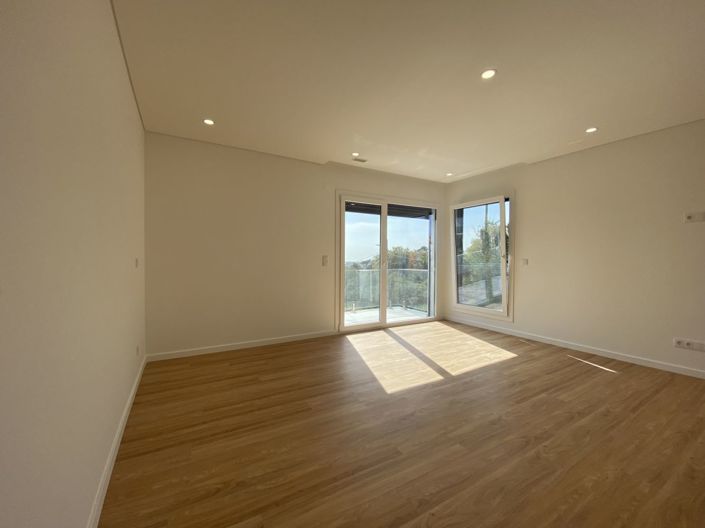 Image No.25-4 Bed House for sale