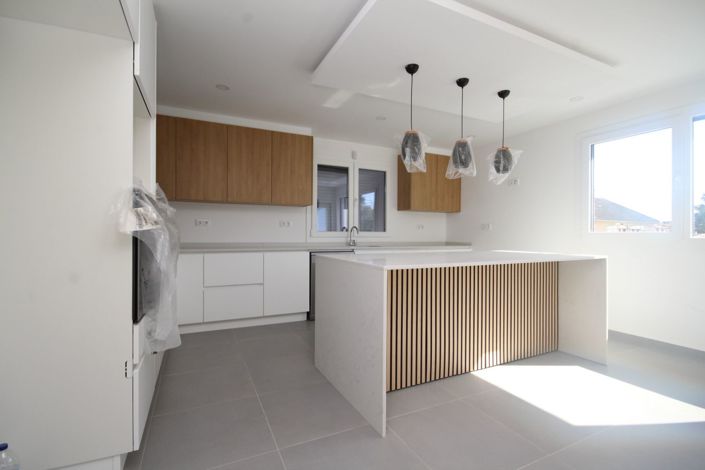 Image No.32-4 Bed House for sale