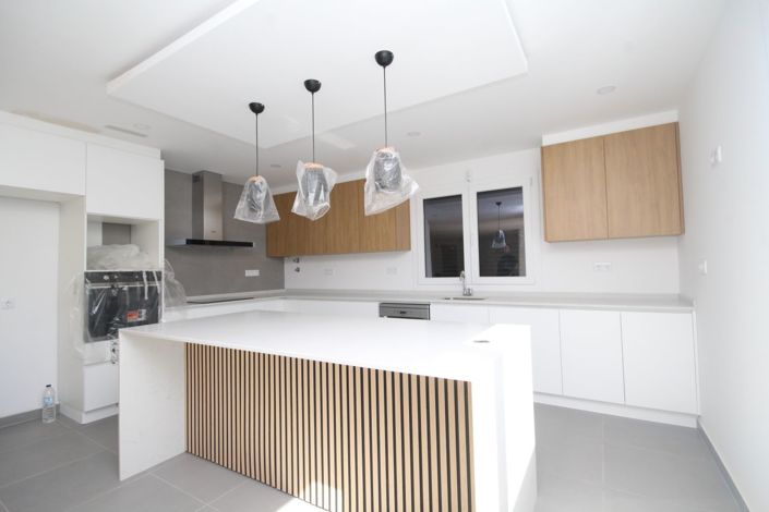 Image No.33-4 Bed House for sale