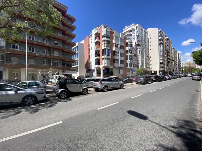 Image No.23-3 Bed Apartment for sale