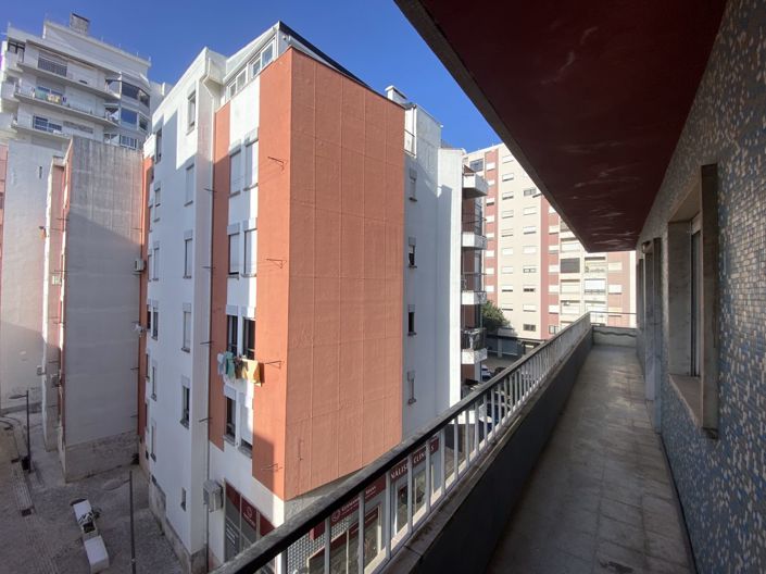 Image No.23-3 Bed Apartment for sale