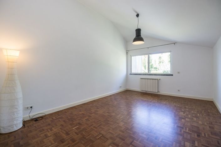 Image No.20-7 Bed House for sale