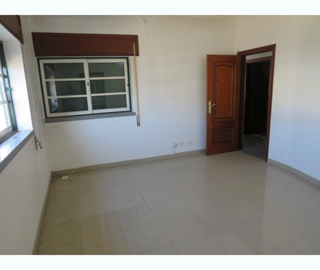 Image No.12-2 Bed House for sale