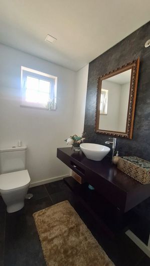 Image No.11-3 Bed House for sale