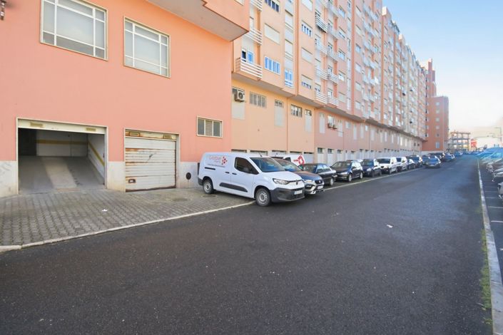 Image No.28-2 Bed Apartment for sale