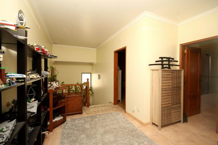 Image No.10-4 Bed House for sale