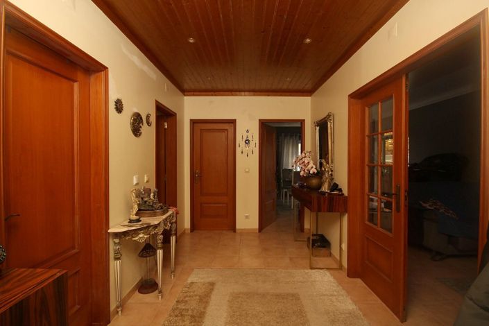 Image No.12-4 Bed House for sale