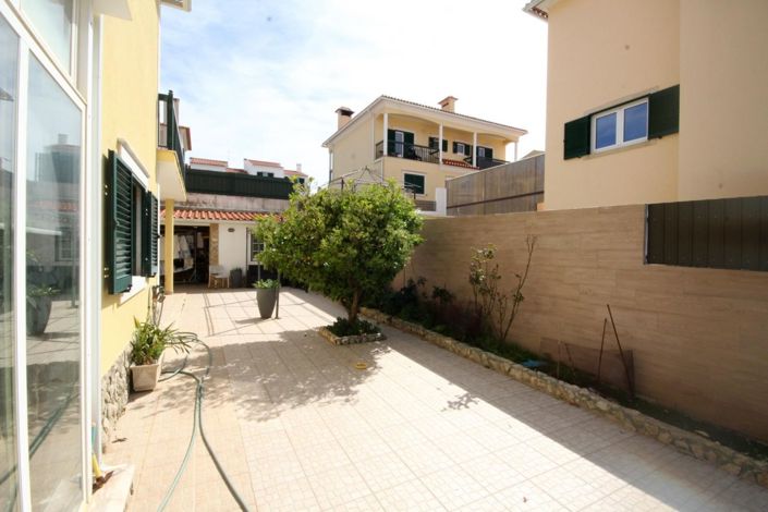 Image No.18-4 Bed House for sale