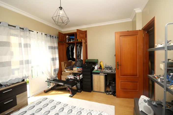 Image No.23-4 Bed House for sale