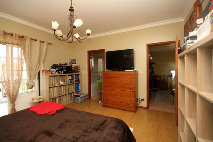 Image No.27-4 Bed House for sale