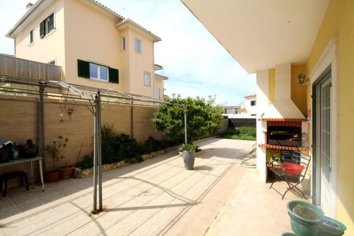 Image No.3-4 Bed House for sale